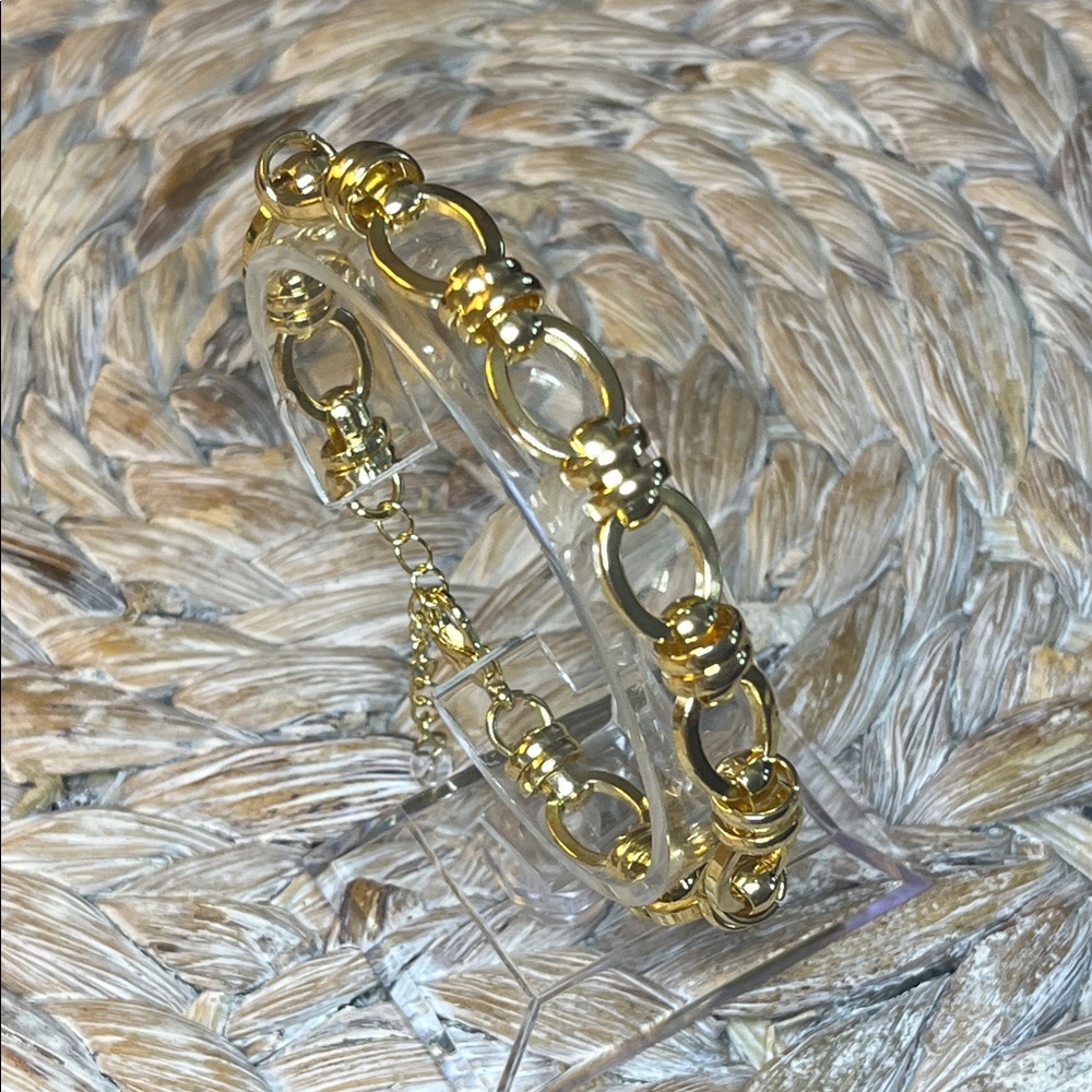 Elegant Gold-Tone Bracelet‎